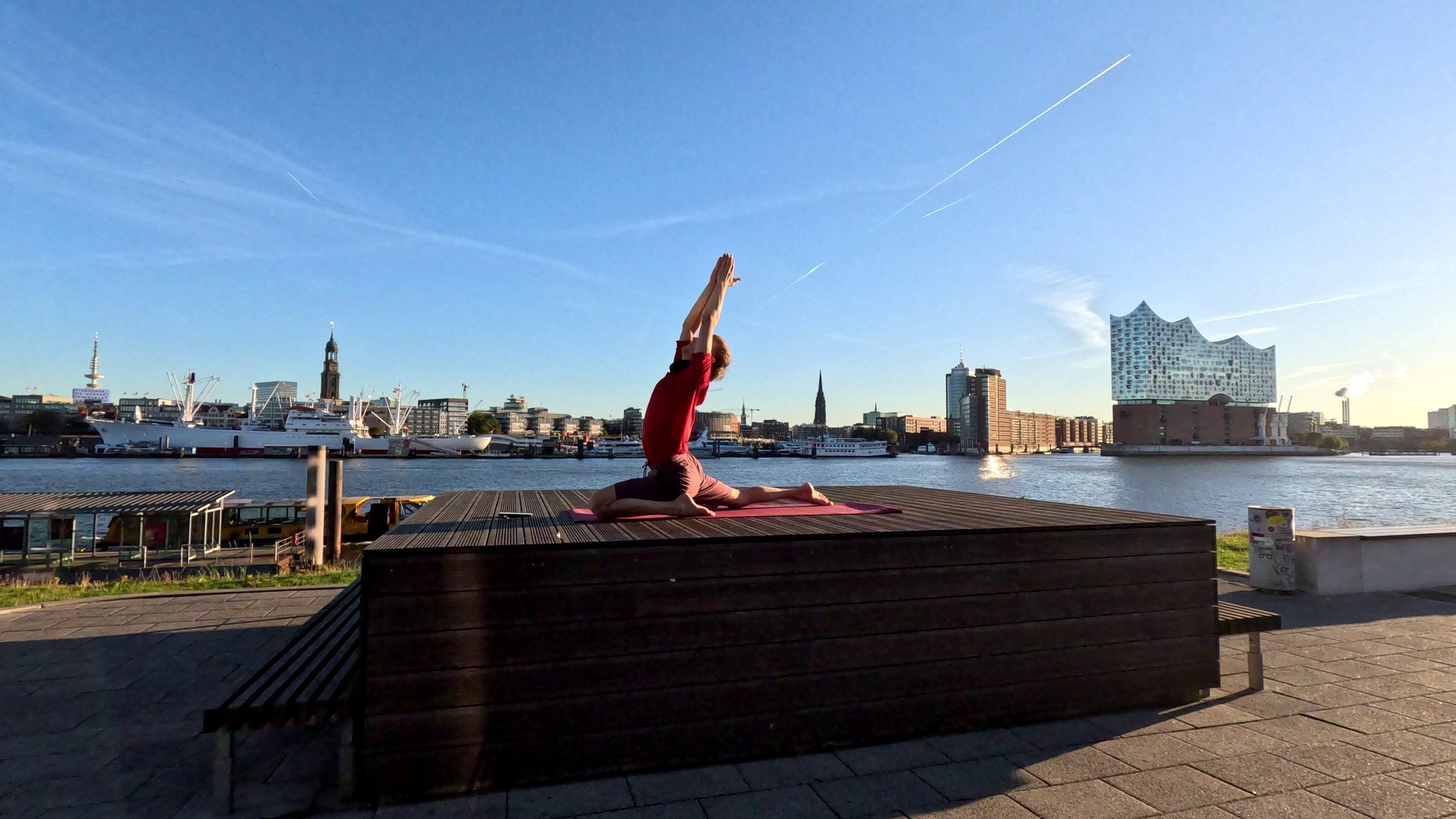 Person in front of the river Elbe in ekapada kapotasana.